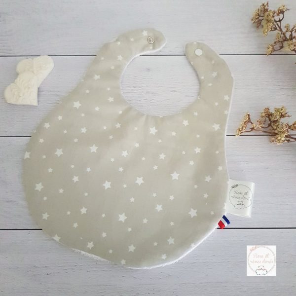 bavoir pour bébé beige à étoiles